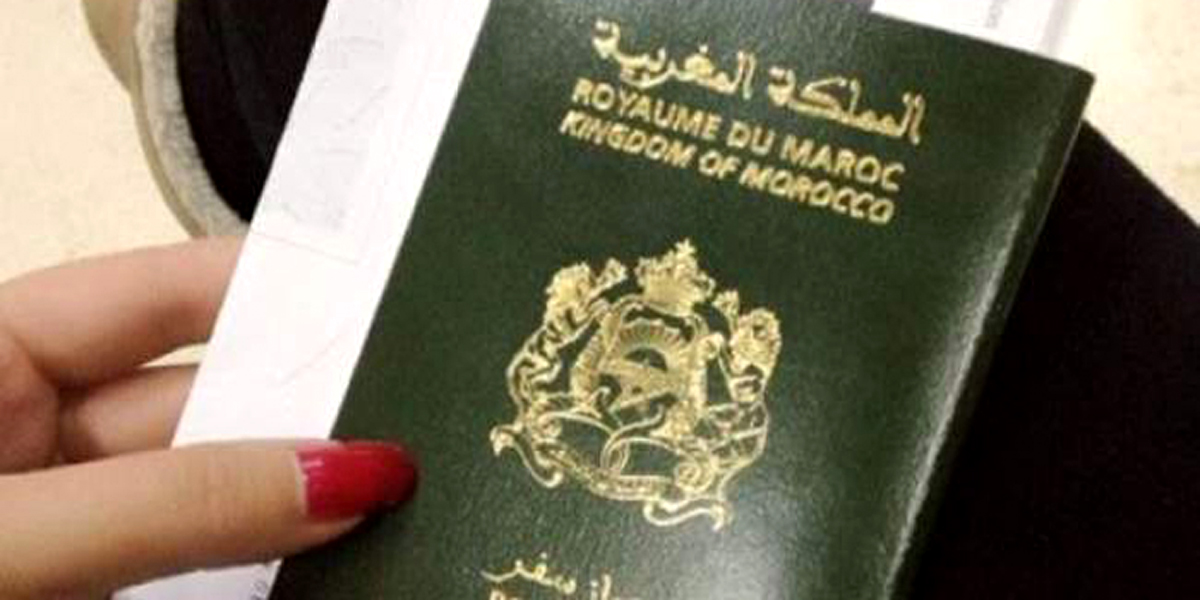 عائلة مغربية في إيطاليا تحرق جوازات سفرها والأمر يثير سخطاً في المغرب