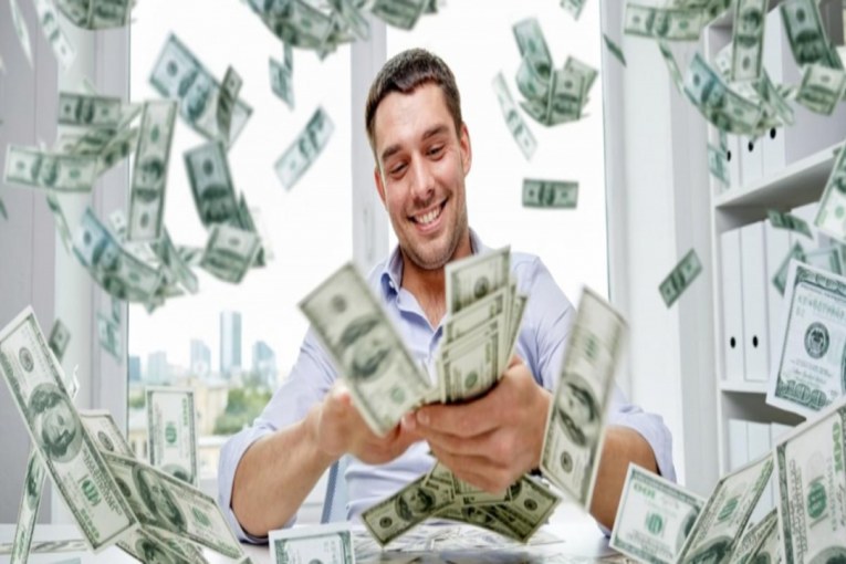 دراسة  تؤكد على أن الحصول على المال يشعر الأنسان بالسعادة
