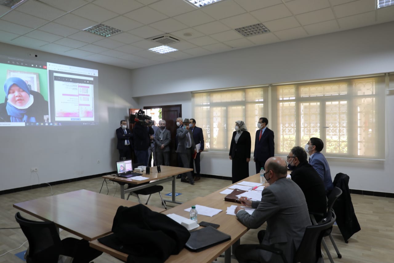 رئيس الحكومة ينوّه بتوظيف 650 شخصا في وضعية إعاقة عبر مباريات خاصة